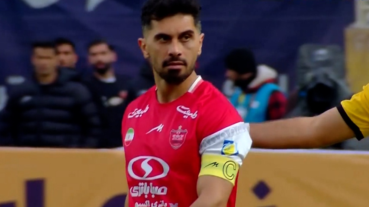 اخراج جنجالی امید عالیشاه از بازی پرسپولیس و سپاهان