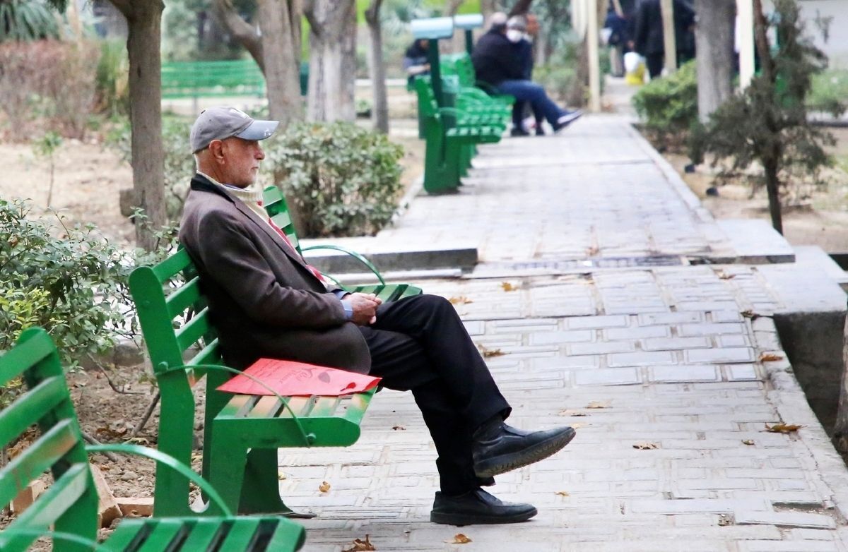 خبر مهم دولت برای بازنشستگان در فروردین ماه/ جزئیات جدید از اجرای متناسب‌سازی حقوق بازنشستگان ۱۴۰۴ اعلام شد