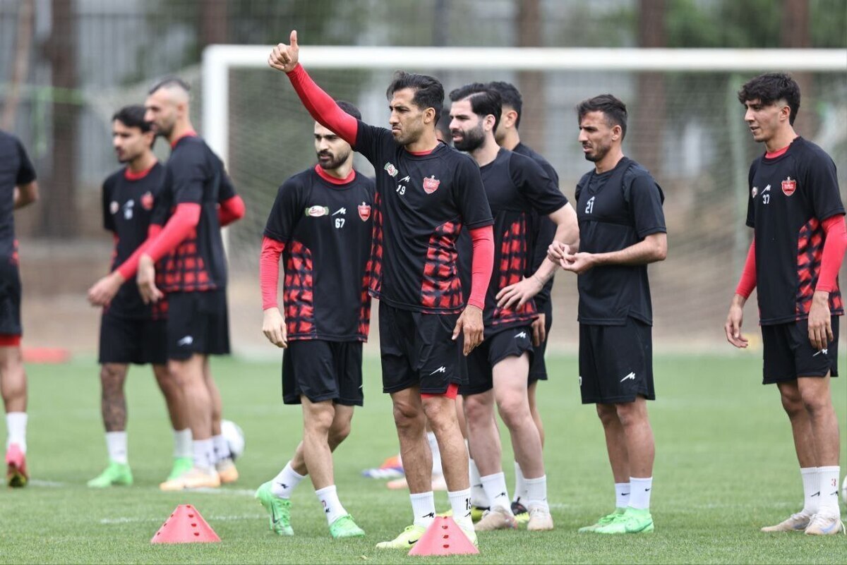 عکس/ ادای احترام پرسپولیس به کارگران بندرعباس