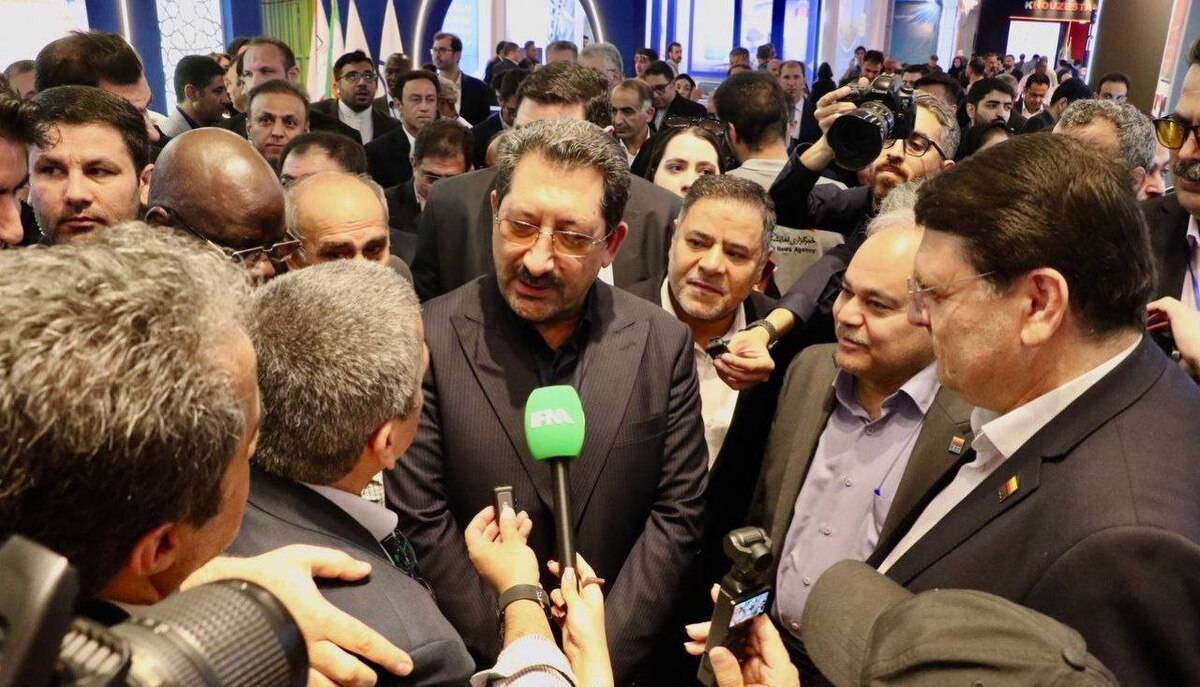 فولاد خوزستان فراتر از ظرفیت اسمی عمل کرده است/ کاهش یک میلیون تنی تولید فولاد خوزستان به دلیل محدودیتهای برقی/ وزیر صمت از عملکرد فولاد خوزستان در شرایط سخت تقدیر کرد